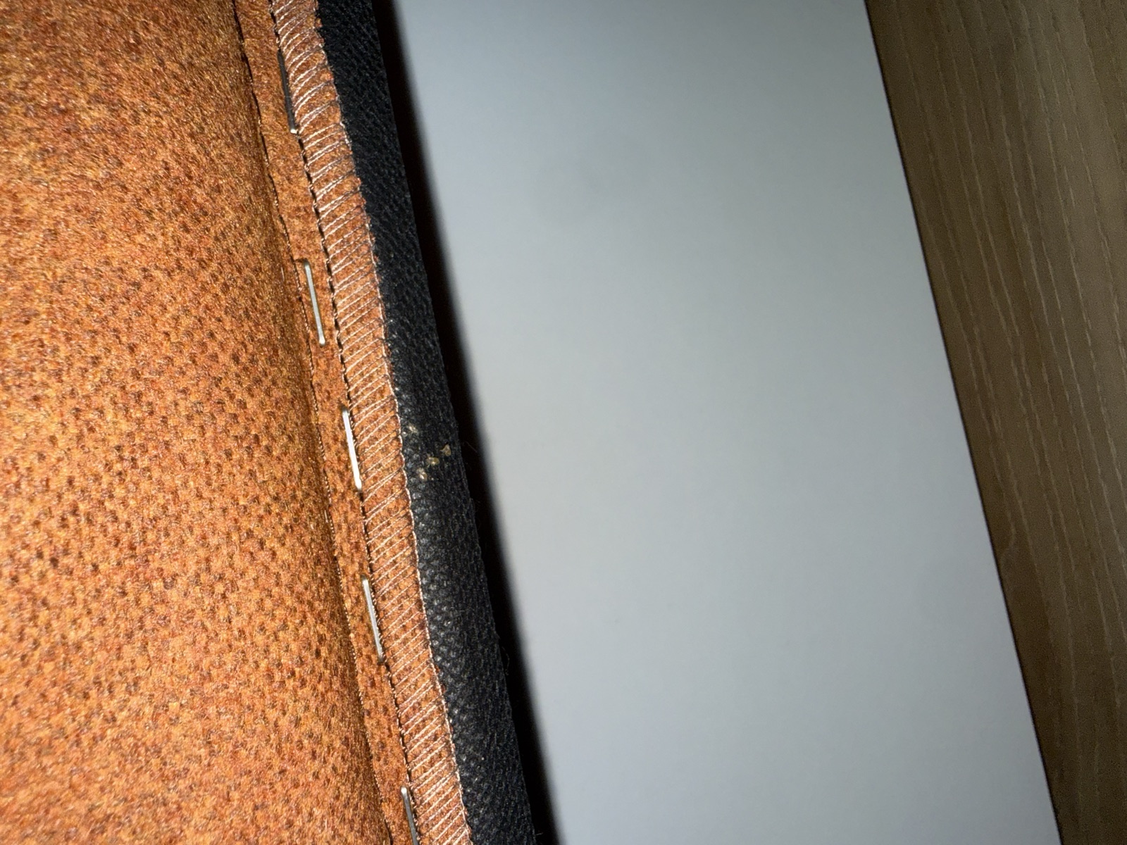 Moniteur de détection de punaises de lit installé dans un logement loué à Chelles
